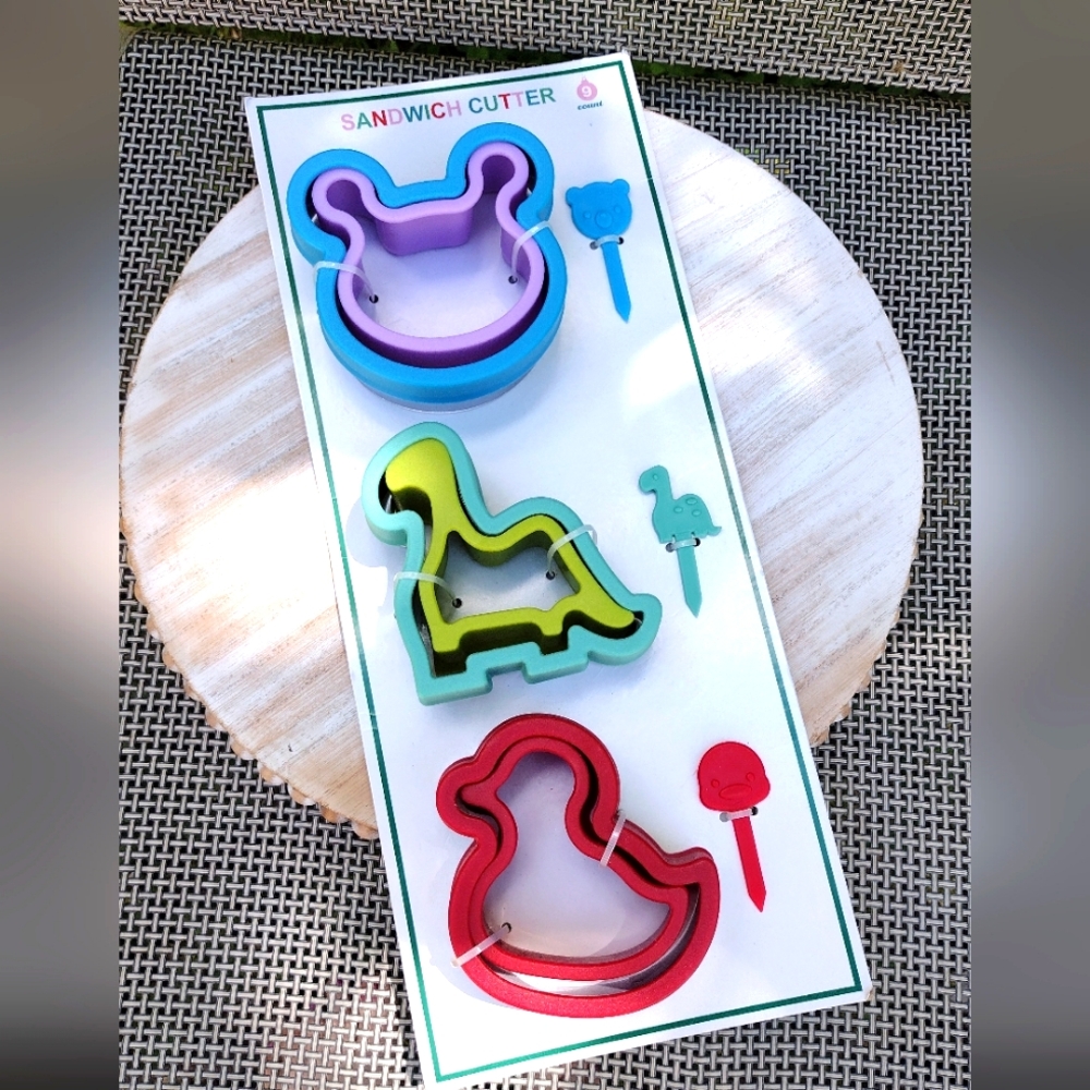 Target Bullseye Sandwich Cutter Set of 9 Pieces with Bear, Dino and Duck Shapes
